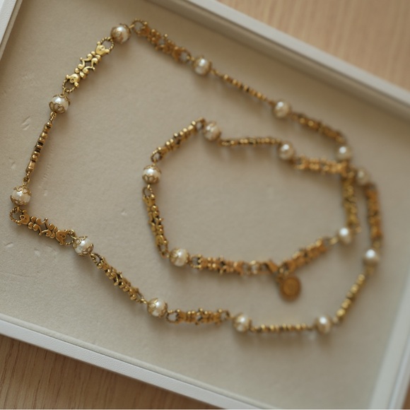 Vintage Gold and Pearl Necklace - Stamped - Picture 4 of 5